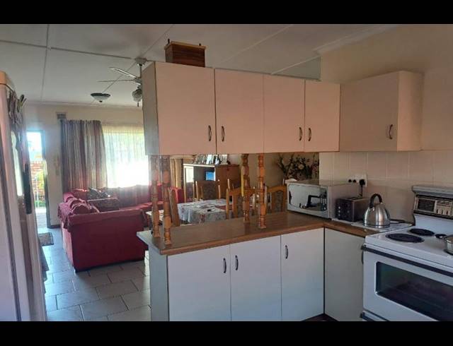 2 BEDROOM SIMPLEX FOR SALE IN MONTCLAIR